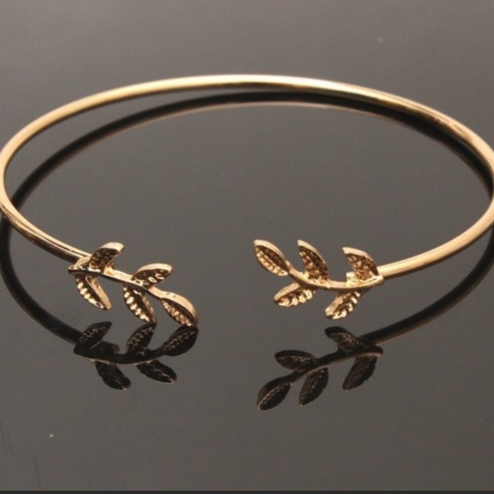 Gold Leaf Bracelet 🍂